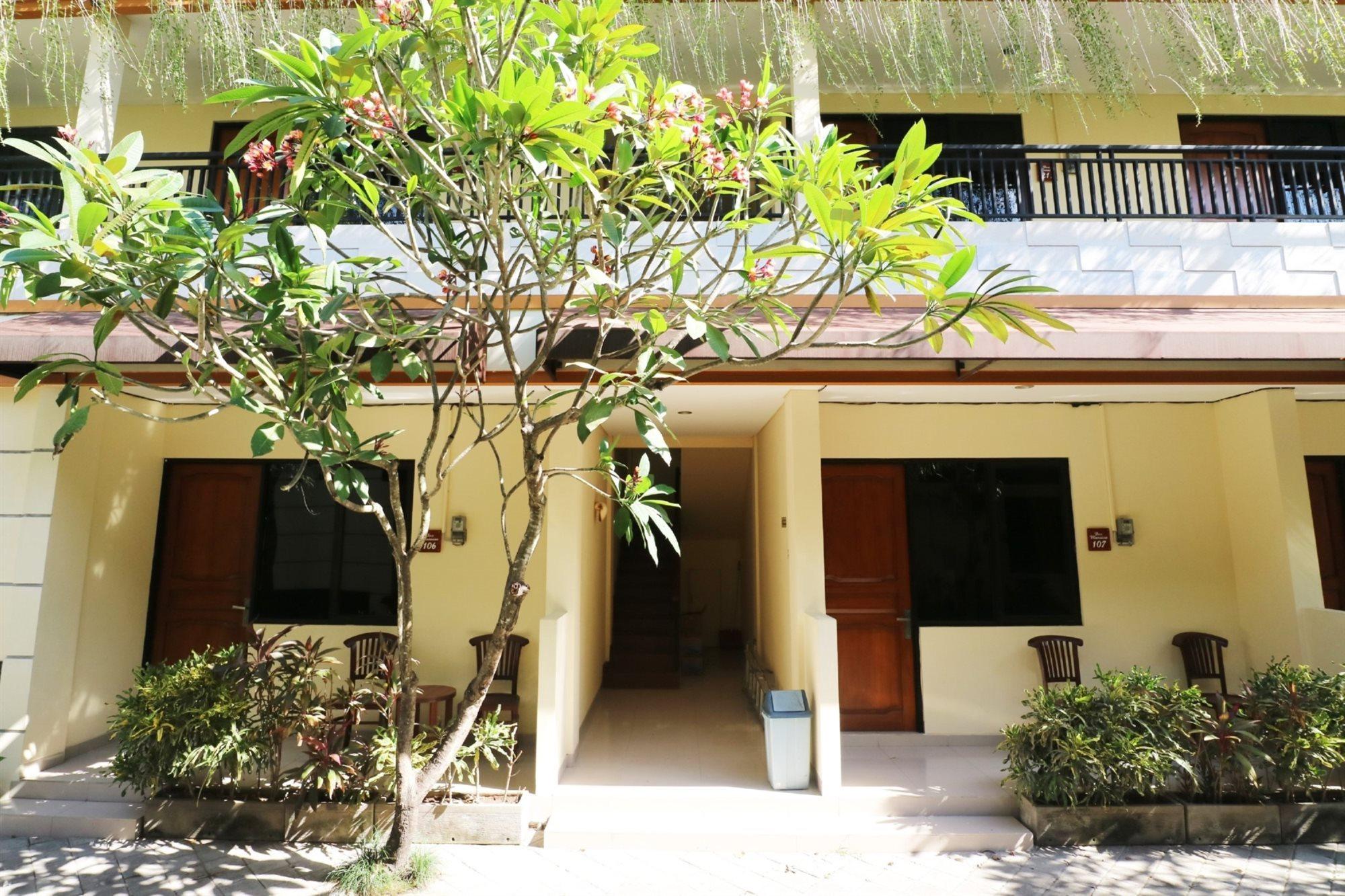 Hotel Dee Mansion Denpasar Exterior foto