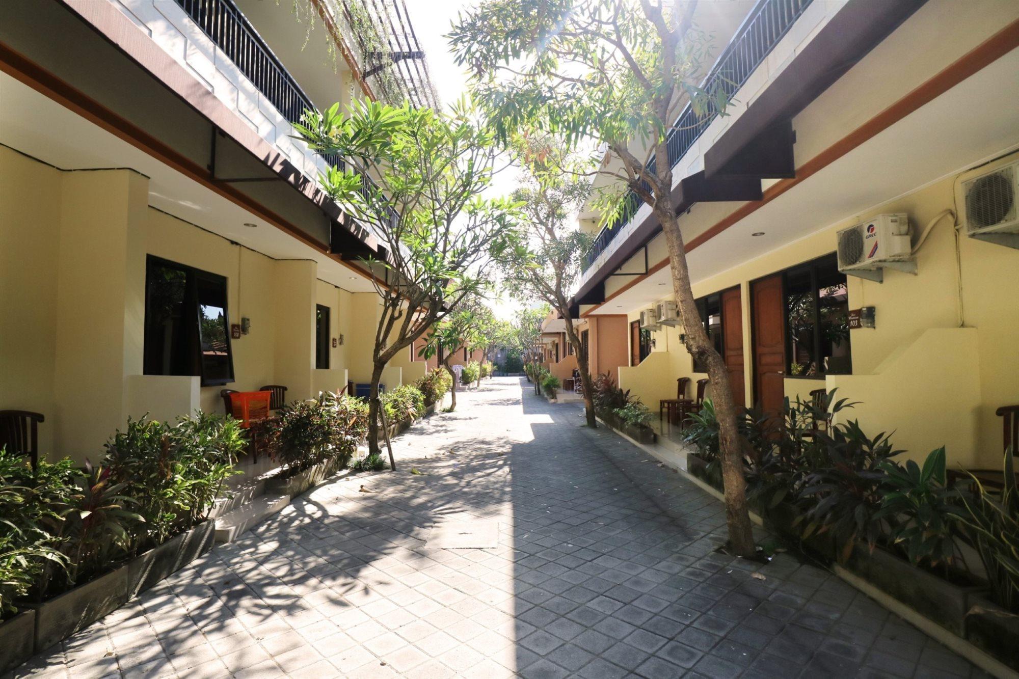 Hotel Dee Mansion Denpasar Exterior foto